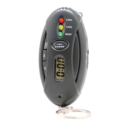 3 Seviyeli Led Işıklar, Sürüş Güvenliği İçin Zamanlayıcı Hızlı Tepki ile Breathalyzer Alkol Test Cihazını Gösteriyor